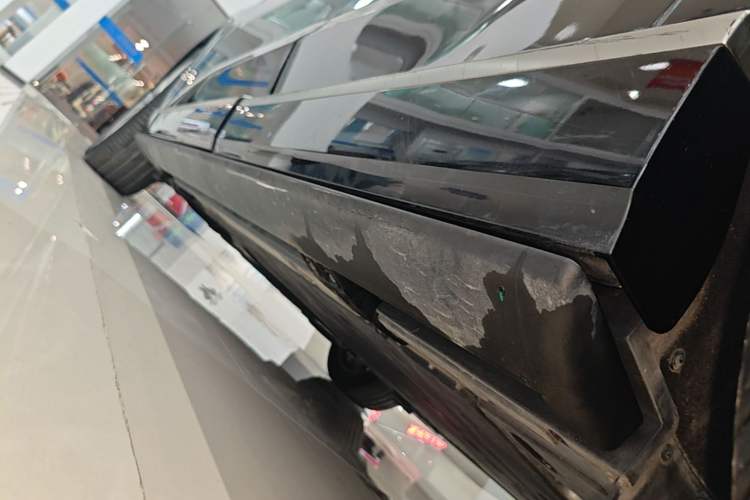Used ONVO Luxeed L90 2025 Model—Ultra Six-Seater Version Left Side Sill