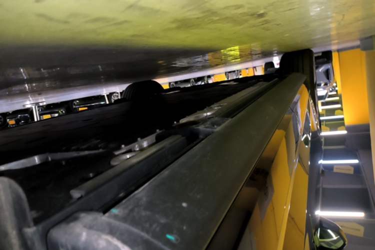 Used ONVO Luxeed L90 2025 Model—Max Six-Seater Version Left Side Sill