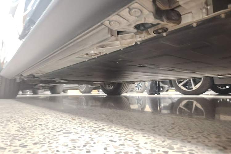 Used ONVO Luxeed L90 2025 Model—Ultra Six-Seater Version Left Side Sill