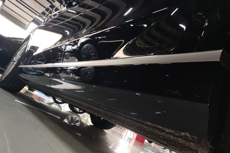 Used ONVO Luxeed L90 2025 Model—Max Six-Seater Version Left Side Sill
