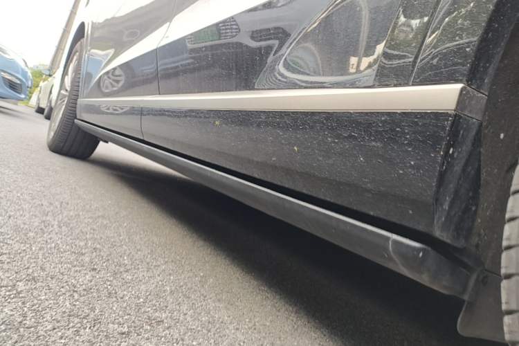 Used ONVO Luxeed L90 2025 Model—Max Six-Seater Version Left Side Sill
