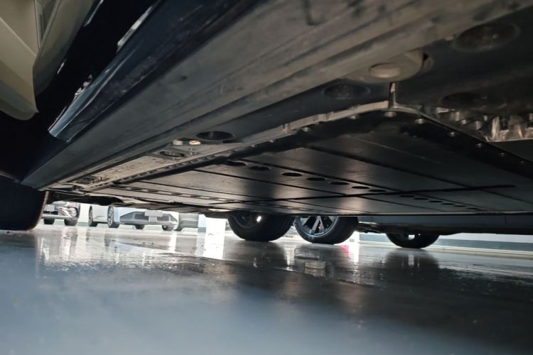 Used ONVO Luxeed L90 2025 Model—Max Six-Seater Version Left Side Sill