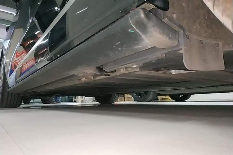 Used ONVO Luxeed L90 2025 Model—Ultra Six-Seater Version Left Side Sill