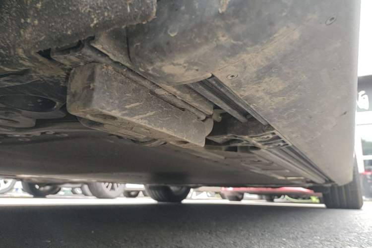 Used ONVO Luxeed L90 2025 Model Ultra Six-Seater 60-degree Battery Edition Left Side Sill