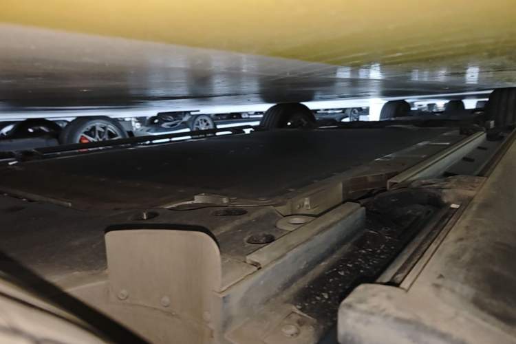Used ONVO Luxeed L90 2025 Model—Ultra Six-Seater Version Left Side Sill