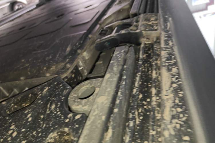 Used ONVO Luxeed L90 2025 Model—Max Six-Seater Version Left Side Sill