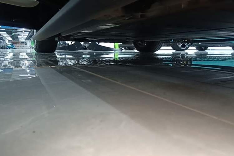 Used ONVO Luxeed L90 2025 Model—Ultra Six-Seater Version Left Side Sill