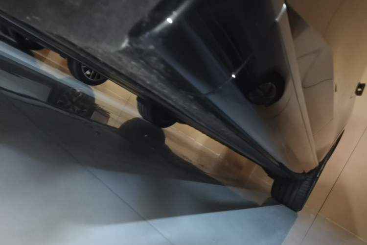 Used ONVO Luxeed L90 2025 Model—Ultra Six-Seater Version Left Side Sill