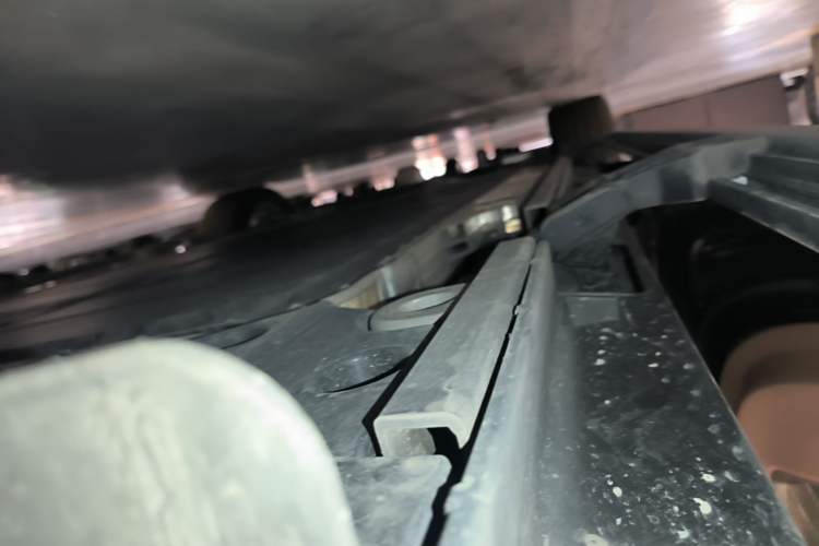 Used ONVO Luxeed L90 2025 Model—Max Six-Seater Version Left Side Sill