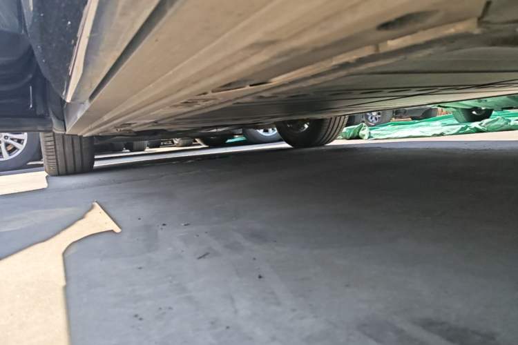 Used ONVO Luxeed L90 2025 Model—Pro Six-Seater Version Left Side Sill