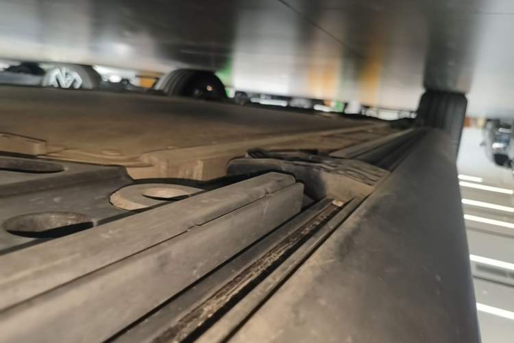 Used ONVO Luxeed L90 2025 Model—Max Six-Seater Version Left Side Sill