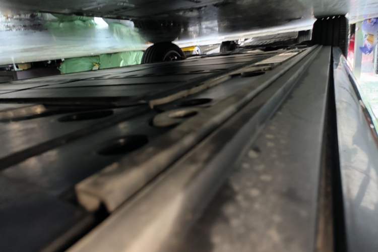 Used ONVO Luxeed L90 2025 Model—Max Six-Seater Version Left Side Sill