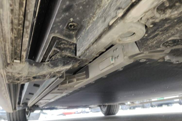 Used ONVO Luxeed L90 2025 Model—Ultra Six-Seater Version Left Side Sill