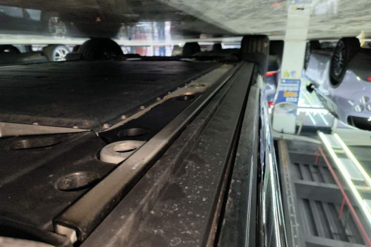 Used ONVO Luxeed L90 2025 Model—Max Six-Seater Version Left Side Sill