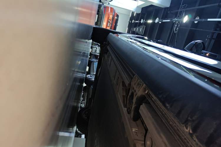 Used ONVO Luxeed L90 2025 Model—Ultra Six-Seater Version Left Side Sill