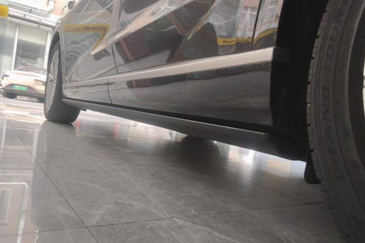 Used ONVO Luxeed L90 2025 Model—Ultra Six-Seater Version Left Side Sill