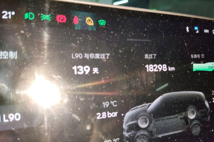 Used ONVO Luxeed L90 2025 Model—Ultra Six-Seater Version Odometer Close Up