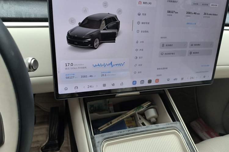 Used ONVO Luxeed L90 2025 Model—Ultra Six-Seater Version Odometer Close Up