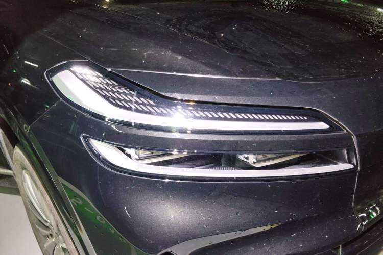 Used ONVO Luxeed L90 2025 Model—Ultra Six-Seater Version Right Front Headlight