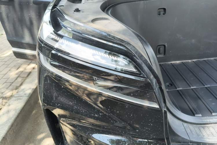 Used ONVO Luxeed L90 2025 Model—Max Six-Seater Version Right Front Headlight