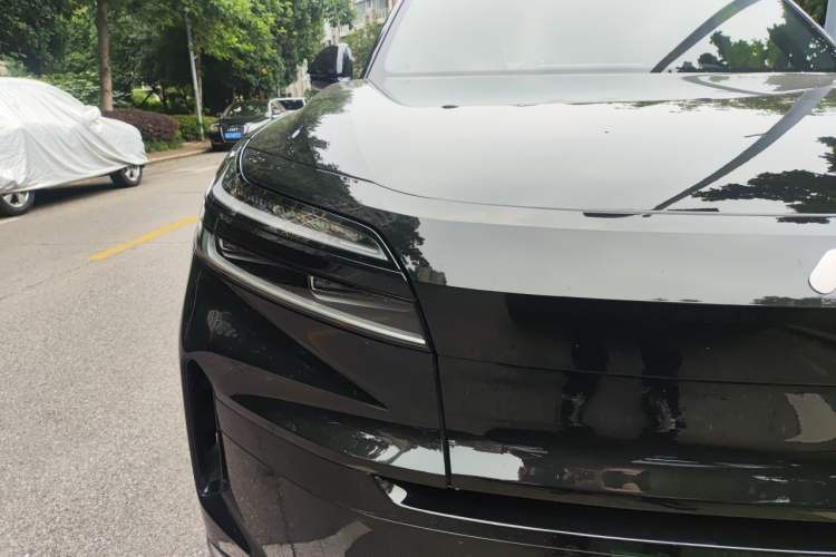Used ONVO Luxeed L90 2025 Model—Max Seven-Seater Version Right Front Headlight