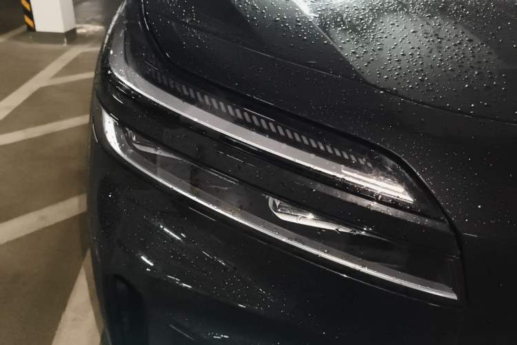 Used ONVO Luxeed L90 2025 Model—Max Six-Seater Version Right Front Headlight