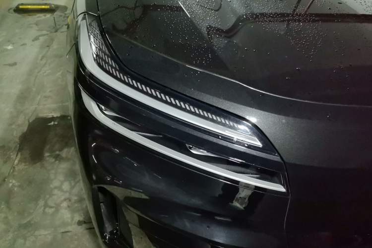 Used ONVO Luxeed L90 2025 Model—Max Six-Seater Version Right Front Headlight