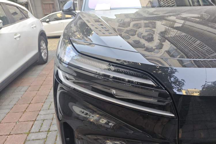 Used ONVO Luxeed L90 2025 Model—Ultra Six-Seater Version Right Front Headlight