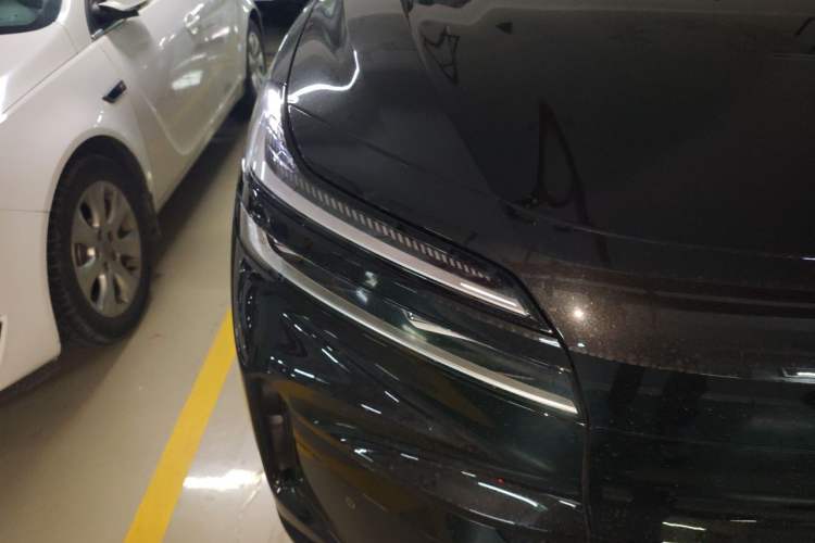Used ONVO Luxeed L90 2025 Model—Max Six-Seater Version Right Front Headlight