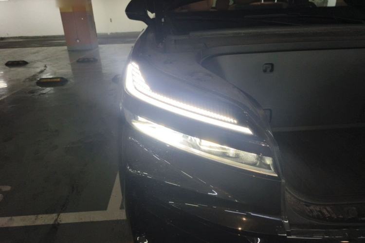 Used ONVO Luxeed L90 2025 Model—Ultra Six-Seater Version Right Front Headlight