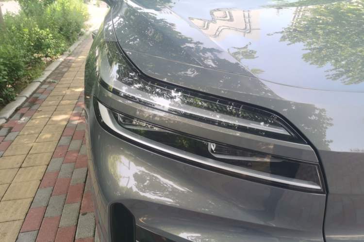 Used ONVO Luxeed L90 2025 Model Max Six-Seater 60-degree Battery Edition Right Front Headlight