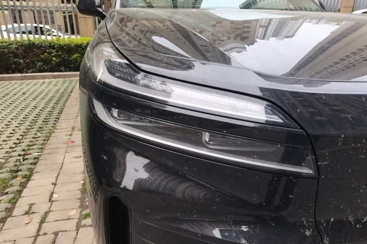 Used ONVO Luxeed L90 2025 Model—Max Six-Seater Version Right Front Headlight