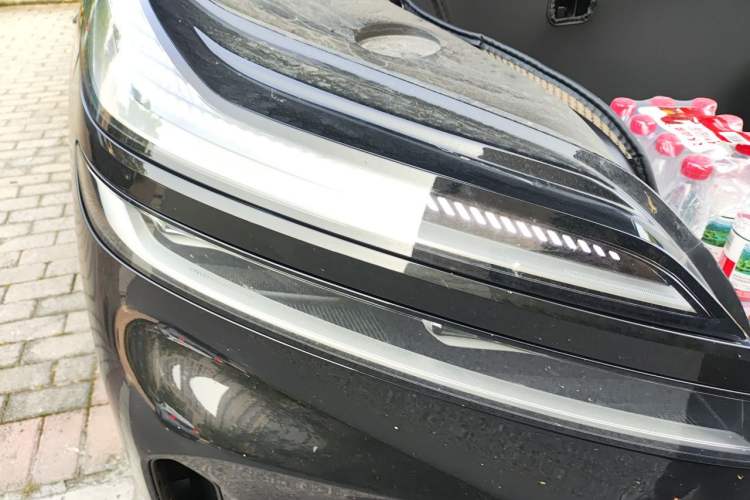 Used ONVO Luxeed L90 2025 Model—Pro Seven-Seater Version Right Front Headlight