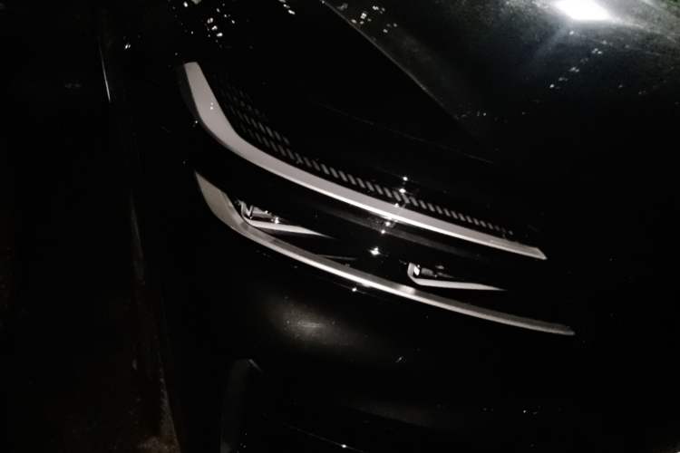 Used ONVO Luxeed L90 2025 Model—Max Six-Seater Version Right Front Headlight