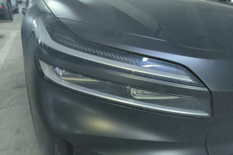 Used ONVO Luxeed L90 2025 Model—Ultra Six-Seater Version Right Front Headlight
