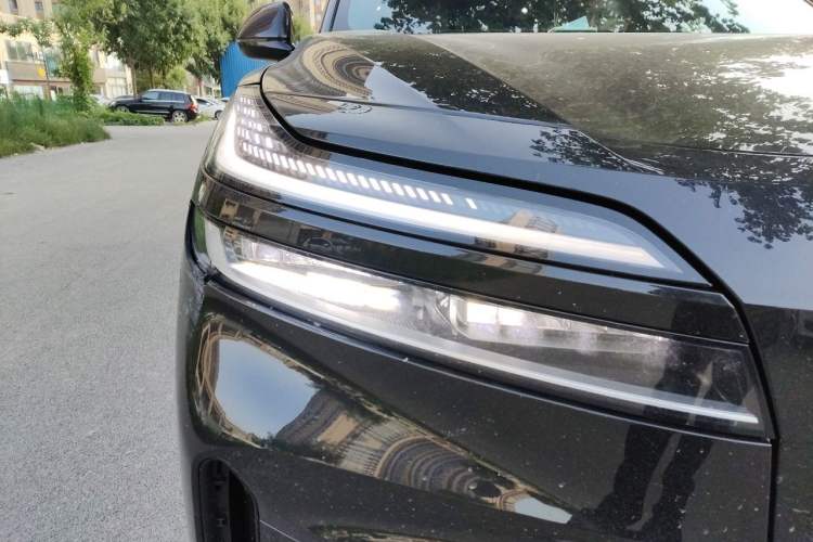 Used ONVO Luxeed L90 2025 Model—Max Six-Seater Version Right Front Headlight