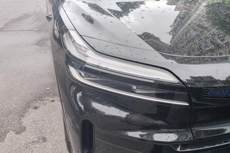 Used ONVO Luxeed L90 2025 Model—Max Seven-Seater Version Right Front Headlight