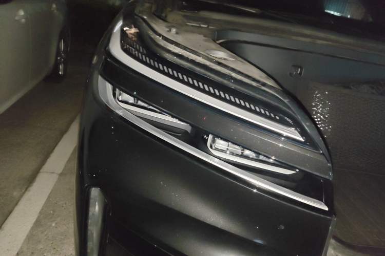 Used ONVO Luxeed L90 2025 Model—Max Six-Seater Version Right Front Headlight
