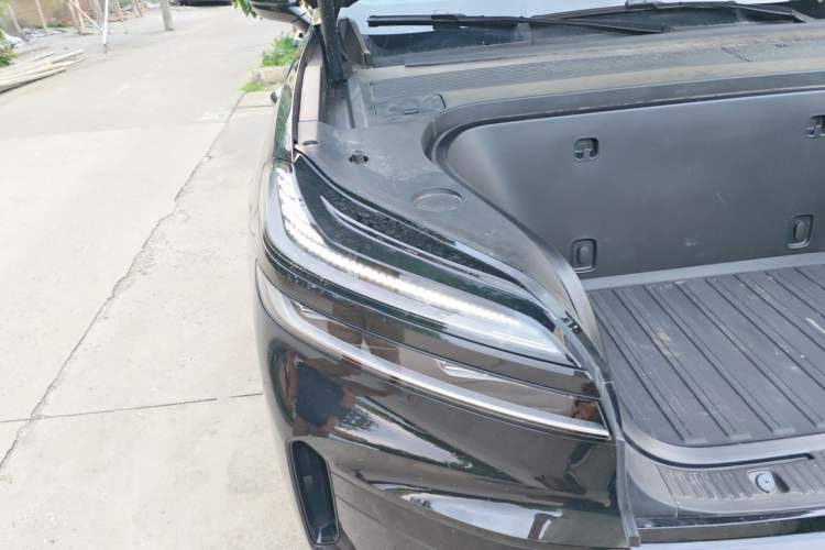 Used ONVO Luxeed L90 2025 Model—Max Six-Seater Version Right Front Headlight