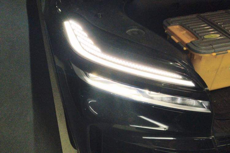 Used ONVO Luxeed L90 2025 Model—Max Six-Seater Version Right Front Headlight