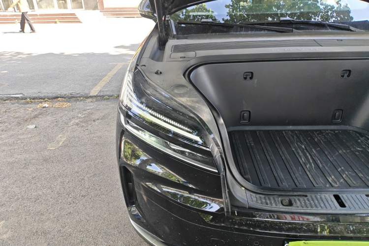 Used ONVO Luxeed L90 2025 Model—Ultra Six-Seater Version Right Front Headlight