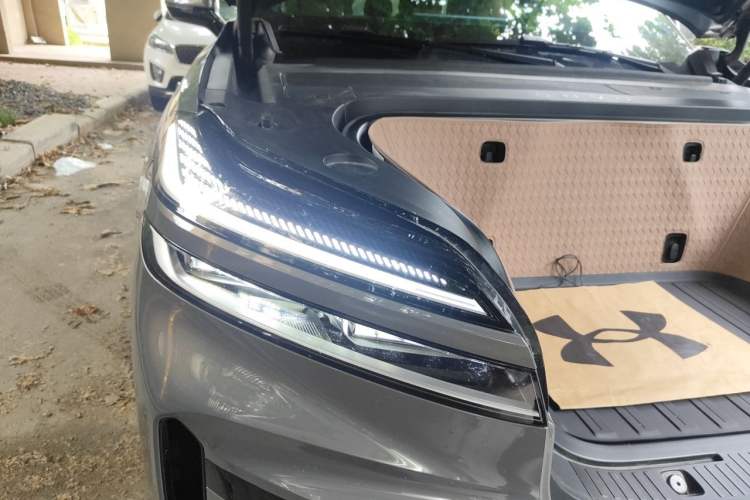 Used ONVO Luxeed L90 2025 Model—Ultra Six-Seater Version Right Front Headlight