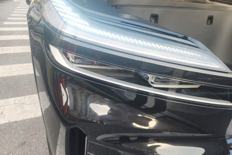 Used ONVO Luxeed L90 2025 Model—Max Six-Seater Version Right Front Headlight