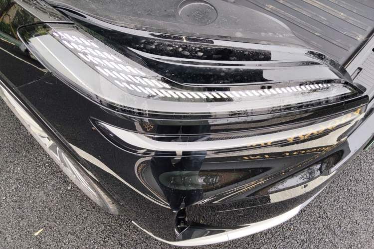 Used ONVO Luxeed L90 2025 Model—Max Six-Seater Version Right Front Headlight