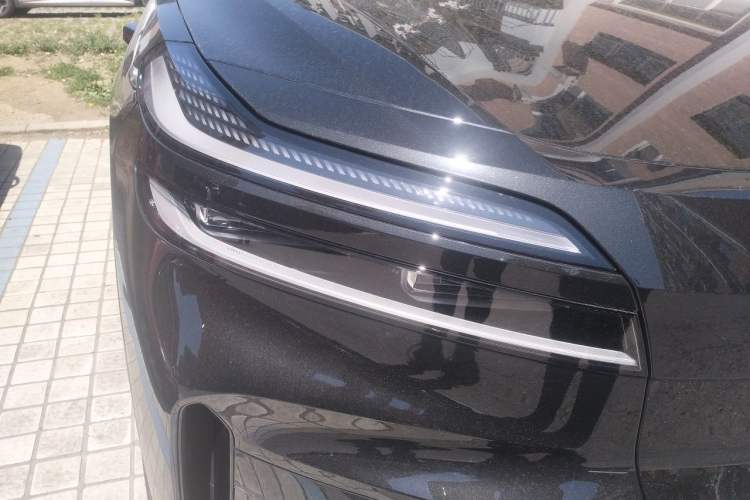 Used ONVO Luxeed L90 2025 Model—Ultra Six-Seater Version Right Front Headlight