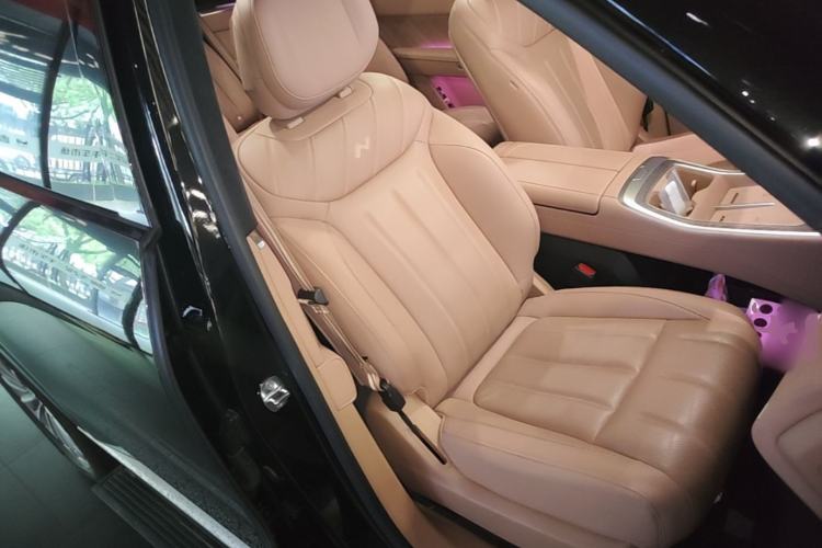 Used ONVO Luxeed L90 2025 Model—Max Six-Seater Version Right Front Seat