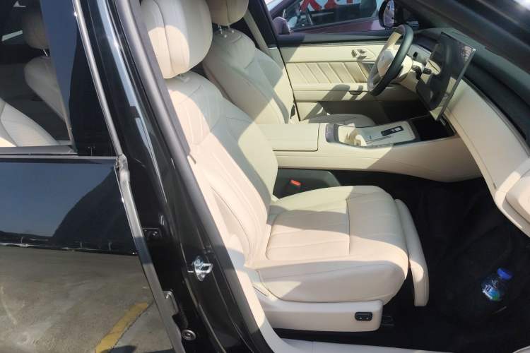 Used ONVO Luxeed L90 2025 Model—Ultra Six-Seater Version Right Front Seat