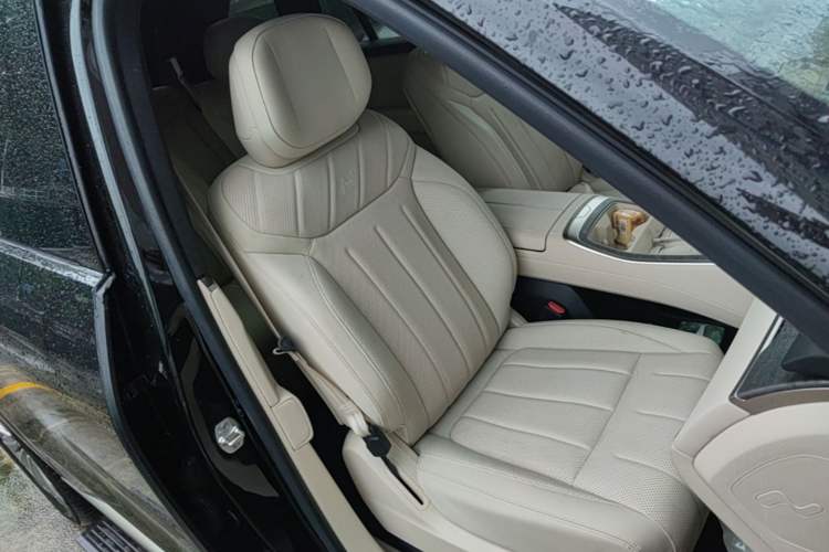 Used ONVO Luxeed L90 2025 Model—Ultra Six-Seater Version Right Front Seat