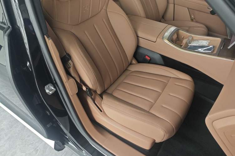 Used ONVO Luxeed L90 2025 Model—Max Six-Seater Version Right Front Seat
