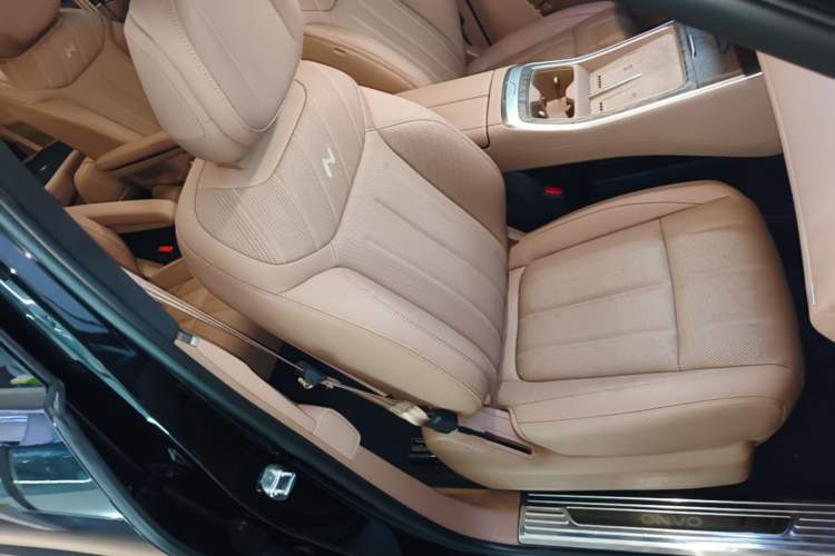 Used ONVO Luxeed L90 2025 Model—Max Six-Seater Version Right Front Seat
